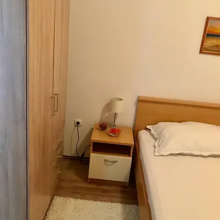 Apartament Gire *